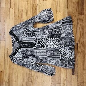 Elementz XL Creame and Black Shirt